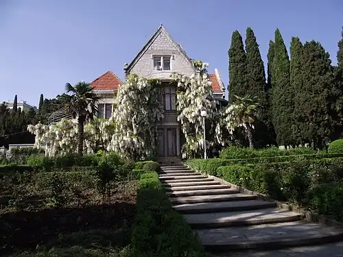 Ещё один вид на имение