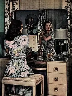 Банкетка с туалетным столиком