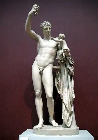 Гермес держит спасённого Диониса. Копия древней статуи из греческой Олимпии. Москва, Государственный музей изобразительных искусств имени А. С. Пушкина. 2007.