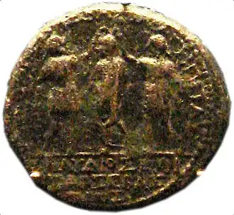 Ирод II и его брат Агриппа, изображённые на монете, коронирующие Клавдия