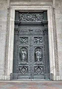 Северная дверь собора