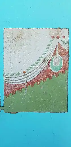 Исторический орнамент, украшавший парадные лестницы дома (расчищенный участок).