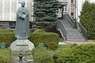 Памятник Августу Хлонду