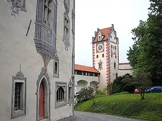 Надвратная башня с часами