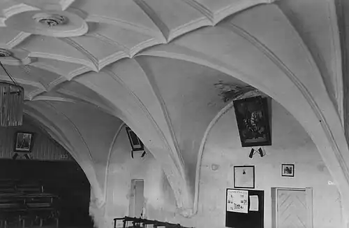 Готические нервюрные своды монастыря.