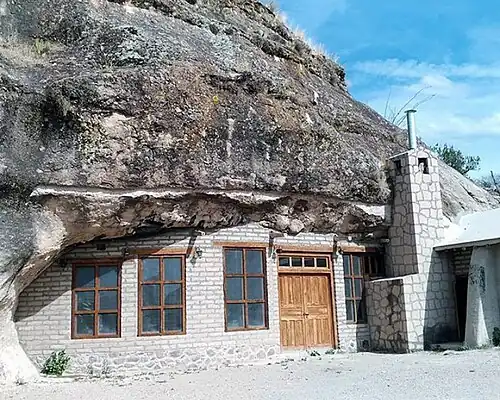 Отель Кавернас-Рисочи в горе