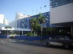 Фреска Амелия Пелаеса над главным входом