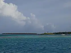 Квартал вилл на сваях у южной оконечности острова