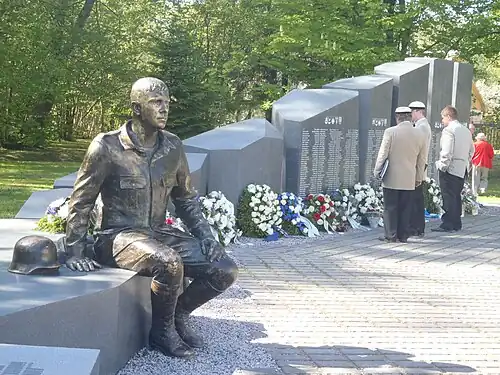 Памятник хийумаасцам, павшим во Второй мировой войне