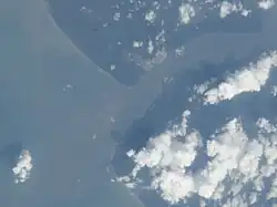 Вид на устье Эскравос с Международной космической станции 20 января 2013 года