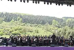 Азербайджанский государственный симфонический оркестр имени Узеира Гаджибекова под управлением дирижёра Муртуза Бюльбюля исполняет вальс из балета «Семь красавиц» (азерб. Yeddi gözəl) Кара Караева