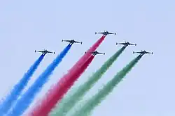 Звено Су-25 ВВС Азербайджана во главе с полковником Намигом Исламзаде создают в небе над Баку изображение государственного флага Азербайджанской Республики во время парада по случаю 100-летия Вооружённых сил Азербайджана 26 июня 2018 года