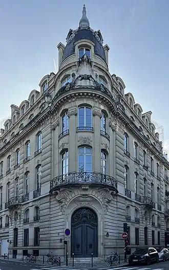 Штаб-квартира в Париже