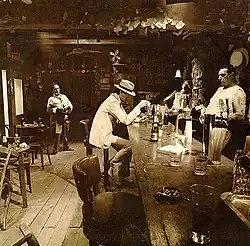 Задняя сторона А: Женщина, сидящая у края барной стойки