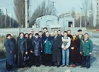 Учёные на въезде в мёртвый город Припять в 2000 году.