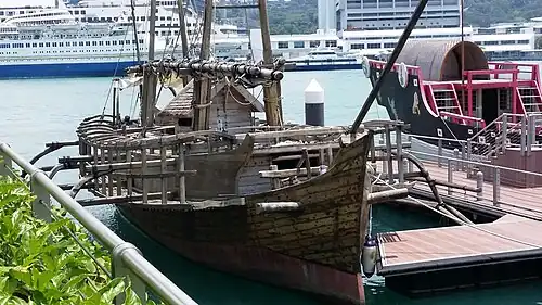 Реплика корабля Боробудура в курортном комплексе World Sentosa, Сингапур