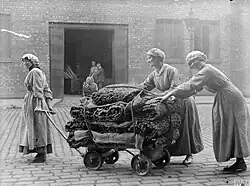 тачка-тележка для грузов во время Первой мировой войны (1914—1918)