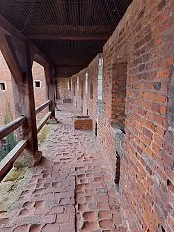 Галереи в верхней части кольцевой стены