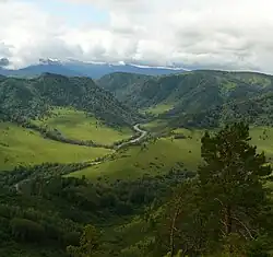 Вид на долину Ини близ впадения Громотухи.