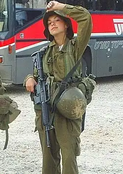 Израильская женщина-солдат