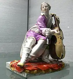 И. В. Бейер. Виолончелистка. Фарфор