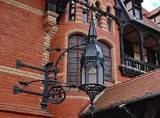 Фонарь у главного входа