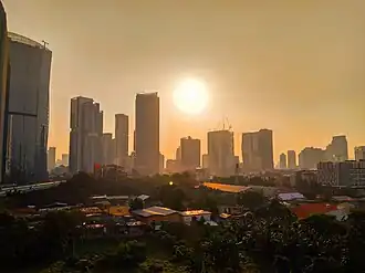 Вид на горизонт Джакарты в золотой час