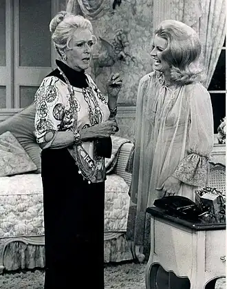 Соммарс (справа) с Джесси Ройс Лэндис в 1970 году.