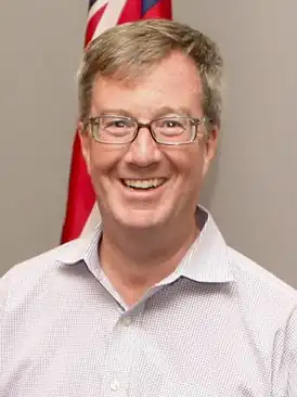 Джим Уотсон, член провинциального парламента, выступает на Оттавском фестивале фолк-музыки 2009 г.