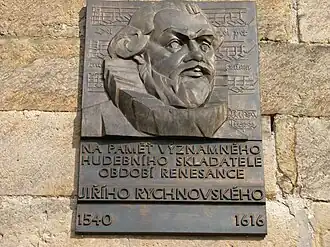 Мемориальная доска Иржи Рыхновского в Рихнове-над-Кнежноу