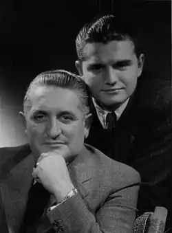 Джон Нобл с отцом Чарльзом