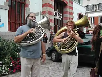 Игра на геликоне