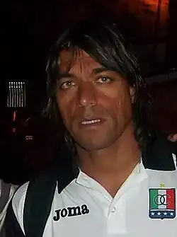 Энао с болельщиком, 2012 год