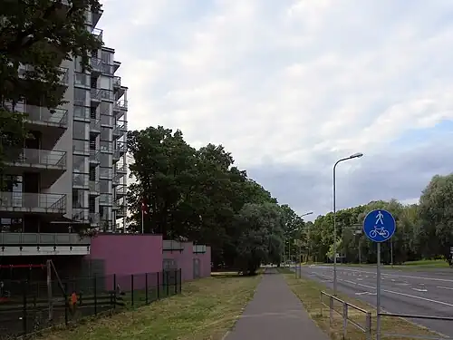 Дальняя часть улицы