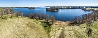 Панорамный вид на озеро Юмурдас с высоты птичьего полёта весной 2016 года