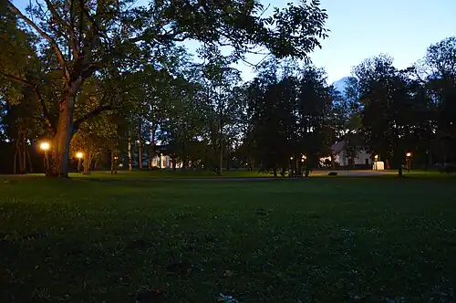 На мызе осенним вечером