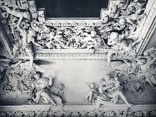 Лепное убранство потолков ратуши