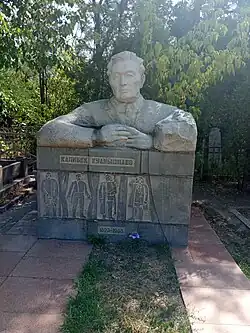 Надгробный памятник над могилой Калибека Куанышпаева