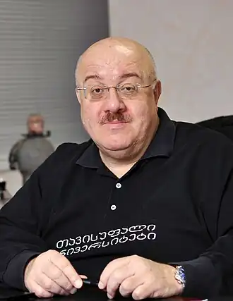 Каха Бендукидзе в своём кабинете в Дигомском Университетском Кампусе(сейчас — Кампус им. Кахи Бендукидзе)