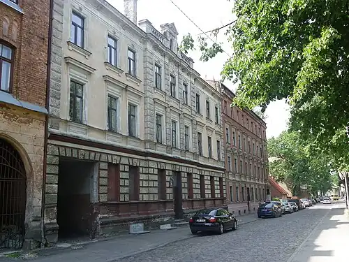 Дома № 12 и 10