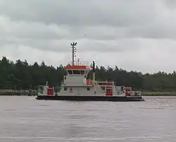 Паром на реке