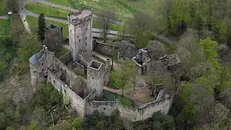 Вид руин замка с высоты птичьего полёта