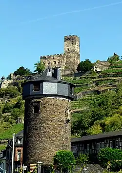 Вида замка снизу, со стороны башни Дибстурм