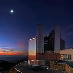 Тёплое сияние в солнечных лучах.