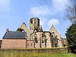 через 3 дня после пожара 26 марта 2013.