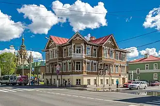 Вид фасада одного из зданий в 2012 году