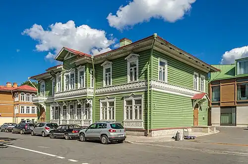 Вид одного из зданий в 2012 г.