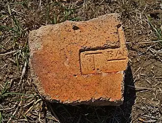 Обломок кирпича с клеймом