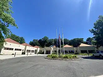 Здание администрации деревни, 2021 год.