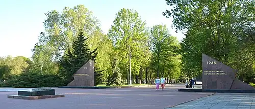 Вход на военное кладбище